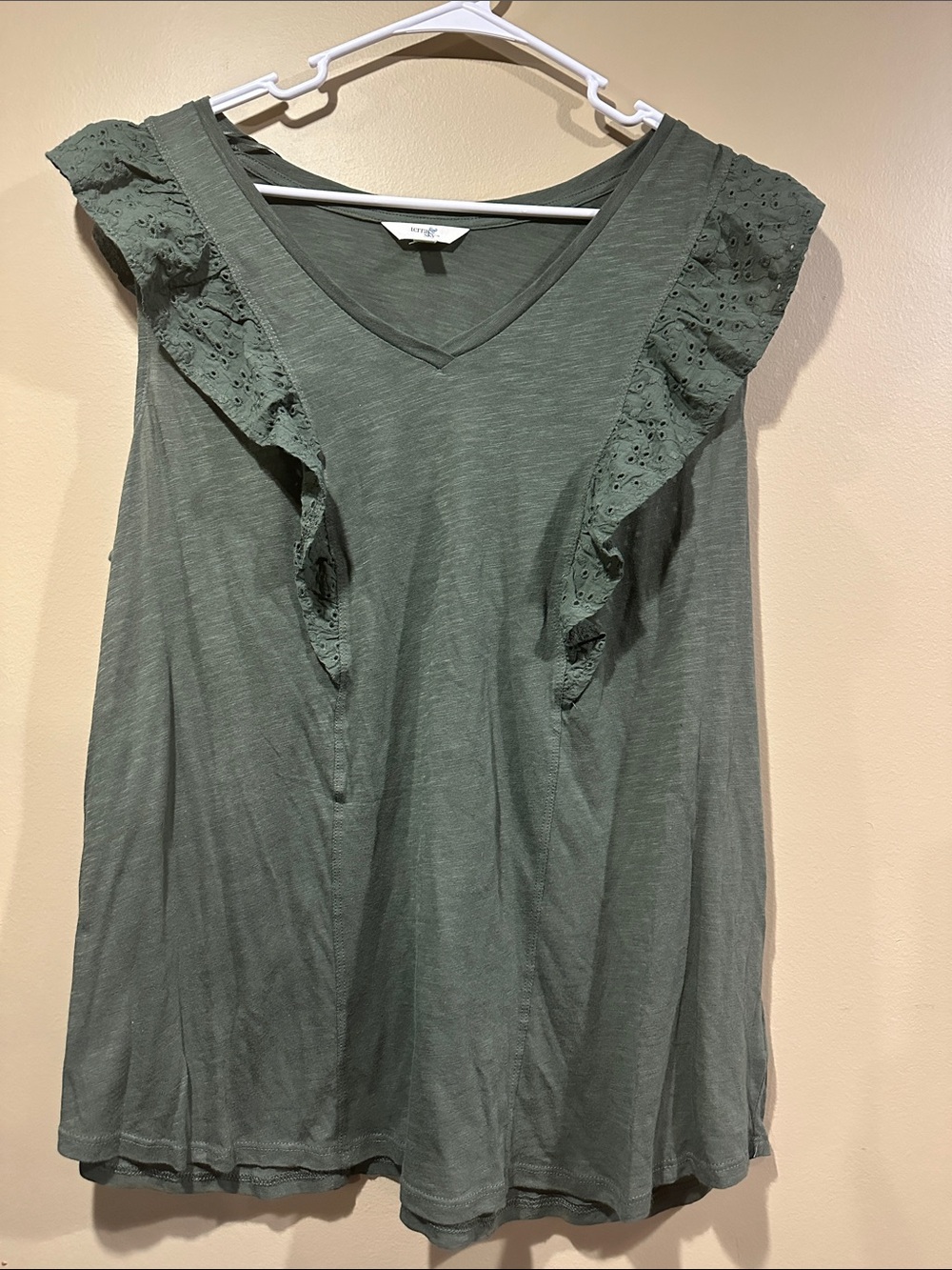 Terra & Sky Olive Green Ruffle V-Neck Tank (size 2X)
